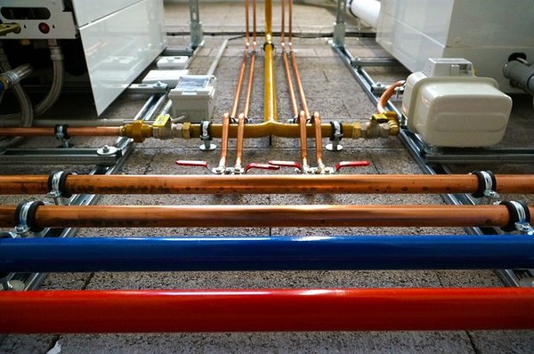 Combien coûte les travaux d'un plombier par heure?