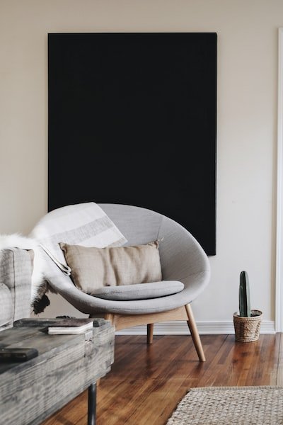 Parquet foncé : quelle décoration adaptée choisir ?