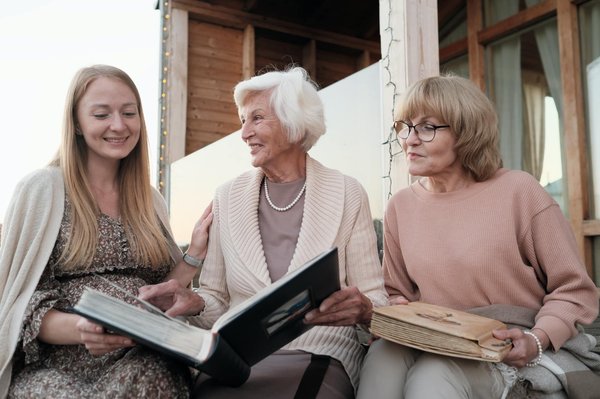 Comment personnaliser et embellir vos livres photo avec des textes, des couleurs, et des illustrations ?