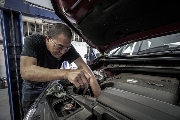 Comment faire une vidange de voiture soi-même ?